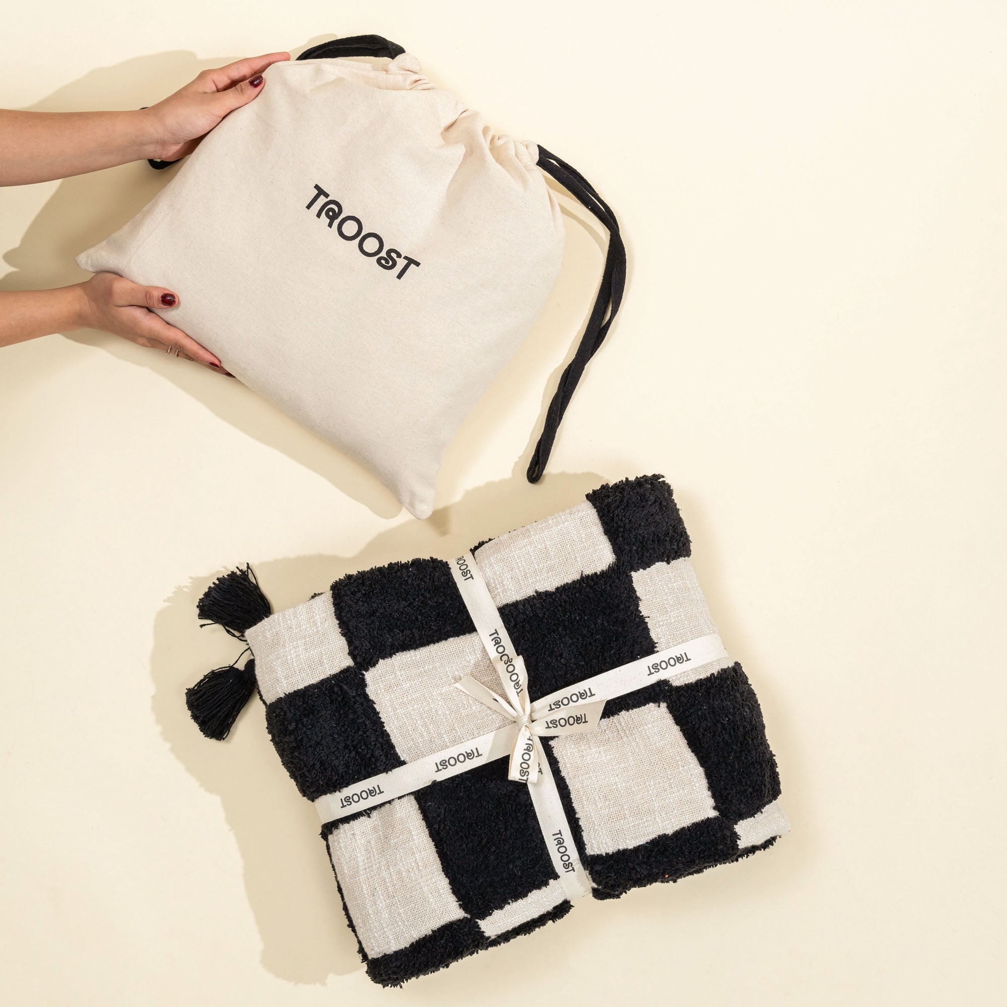 Black & White Checkered Throw Blanket - Gift Set